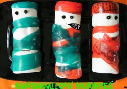 These Marshmallow Mummies are such a fun Halloween treat to make with your kids. Just a tiny bit spooky and a whole lot of yummy, you'll love them.