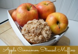 Delicious muffin, perfect for snacktime, breakfast or dessert with loads of apples and crumbly topping.