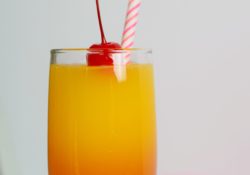 Make your sweetie a Sweetheart Sunrise {non-alcoholic} Drink! Perfect for Valentine's Day, great beverage for the entire family!